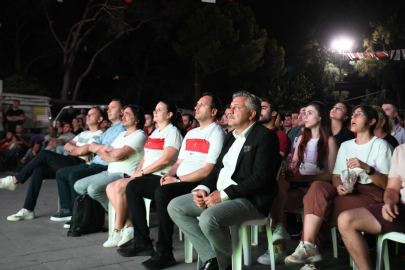 12 Dev Adam’ın final heyecanı&nbsp;Bornova’da dev ekranda yaşanacak