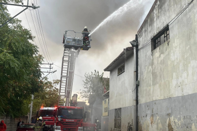 İzmir Bornova’daki depo yangınına hızlı müdahale&nbsp;