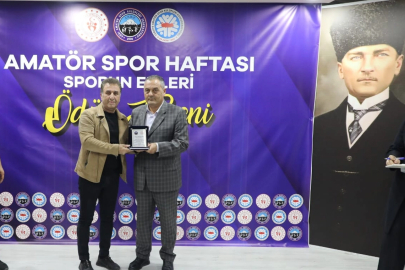 Ağrı'da OGC Genel Başkanı Nihat Aydın’a 'sporun enleri' ödülü