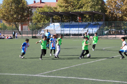 Konya Karatay'da ilkokullar arası futbol heyecanı