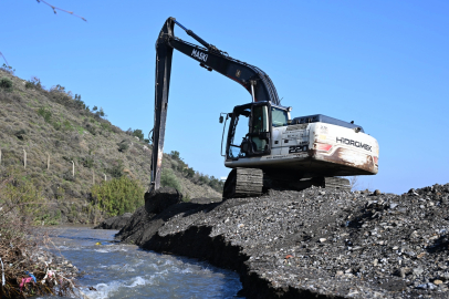 Manisa'da&nbsp;MASKİ Kırtık Deresi’ni temizledi