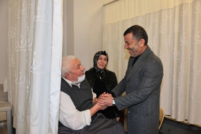 Denizli’de&nbsp;bayram mesaisindeki personele ve hastalara ziyaret